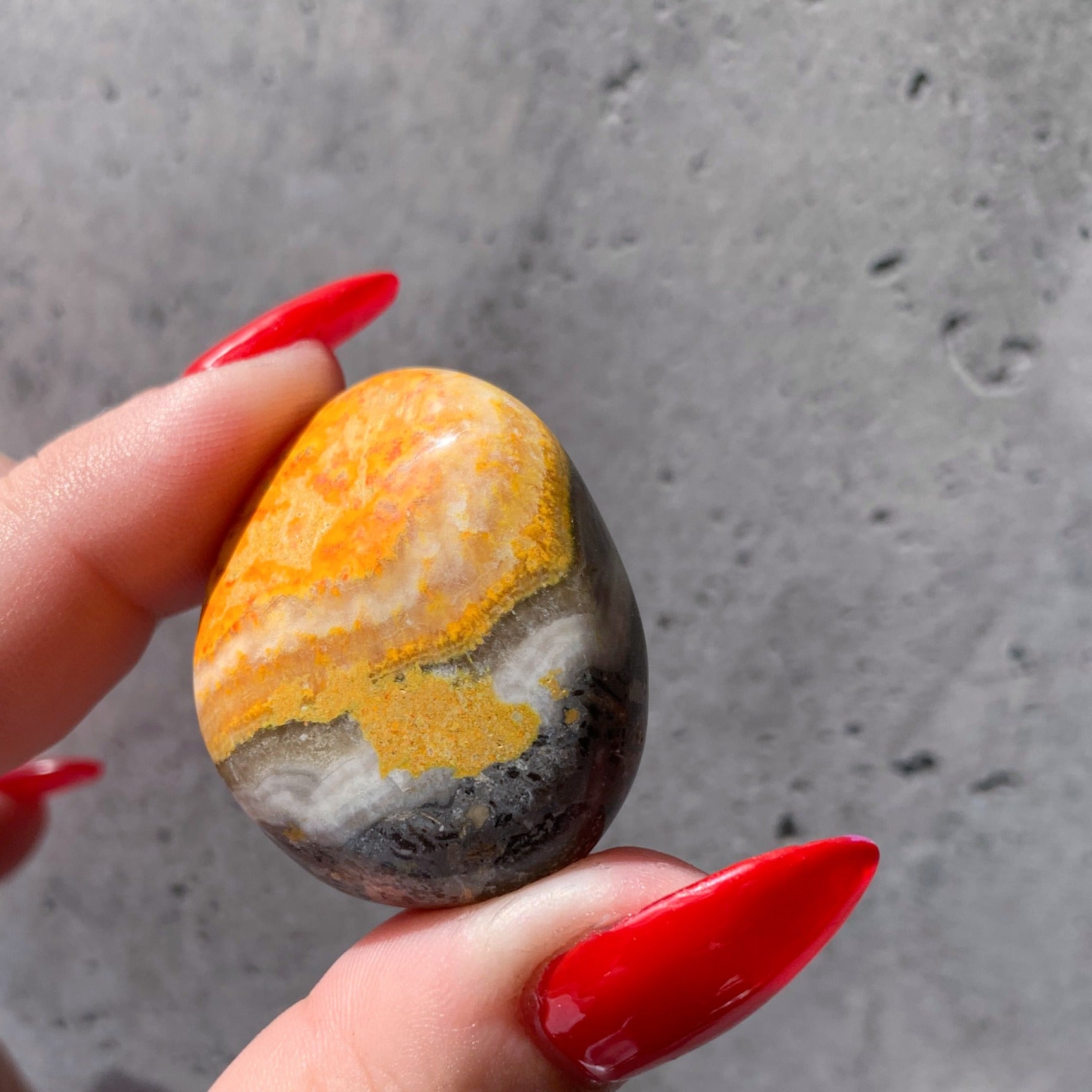 Bumblebee Jasper Tumble | Medium