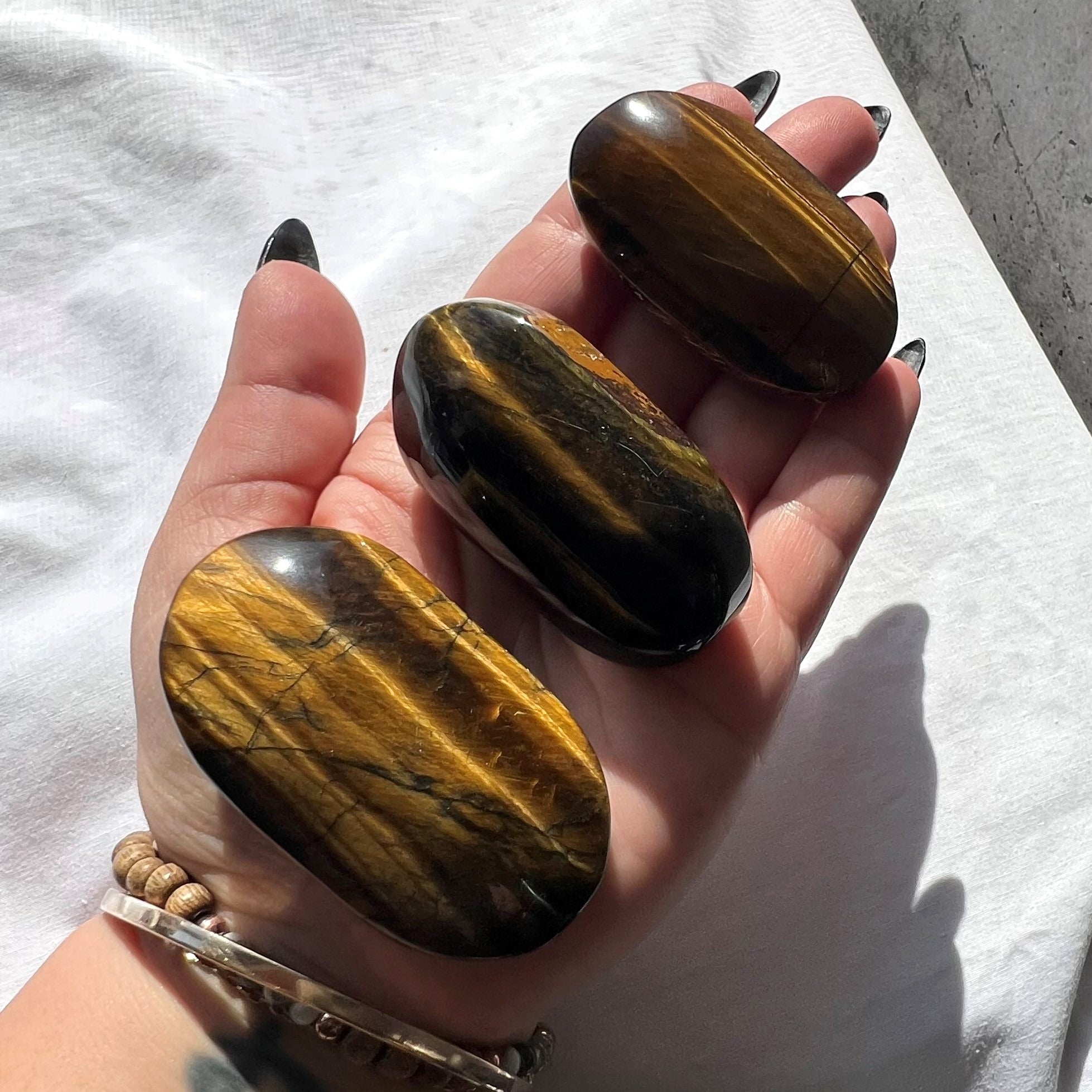 Tiger Eye Palm Stone | Medium