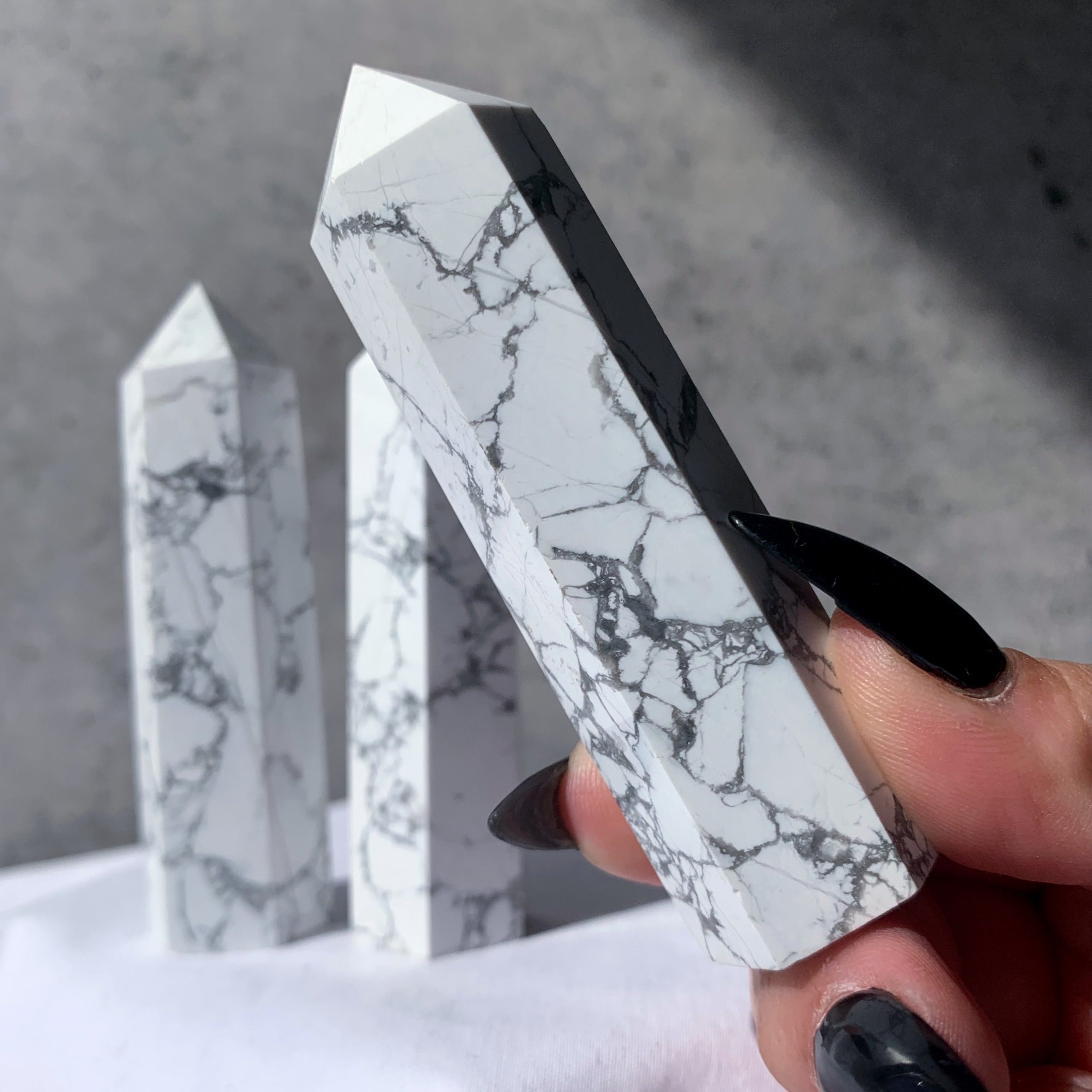 Howlite Generator Point | Large