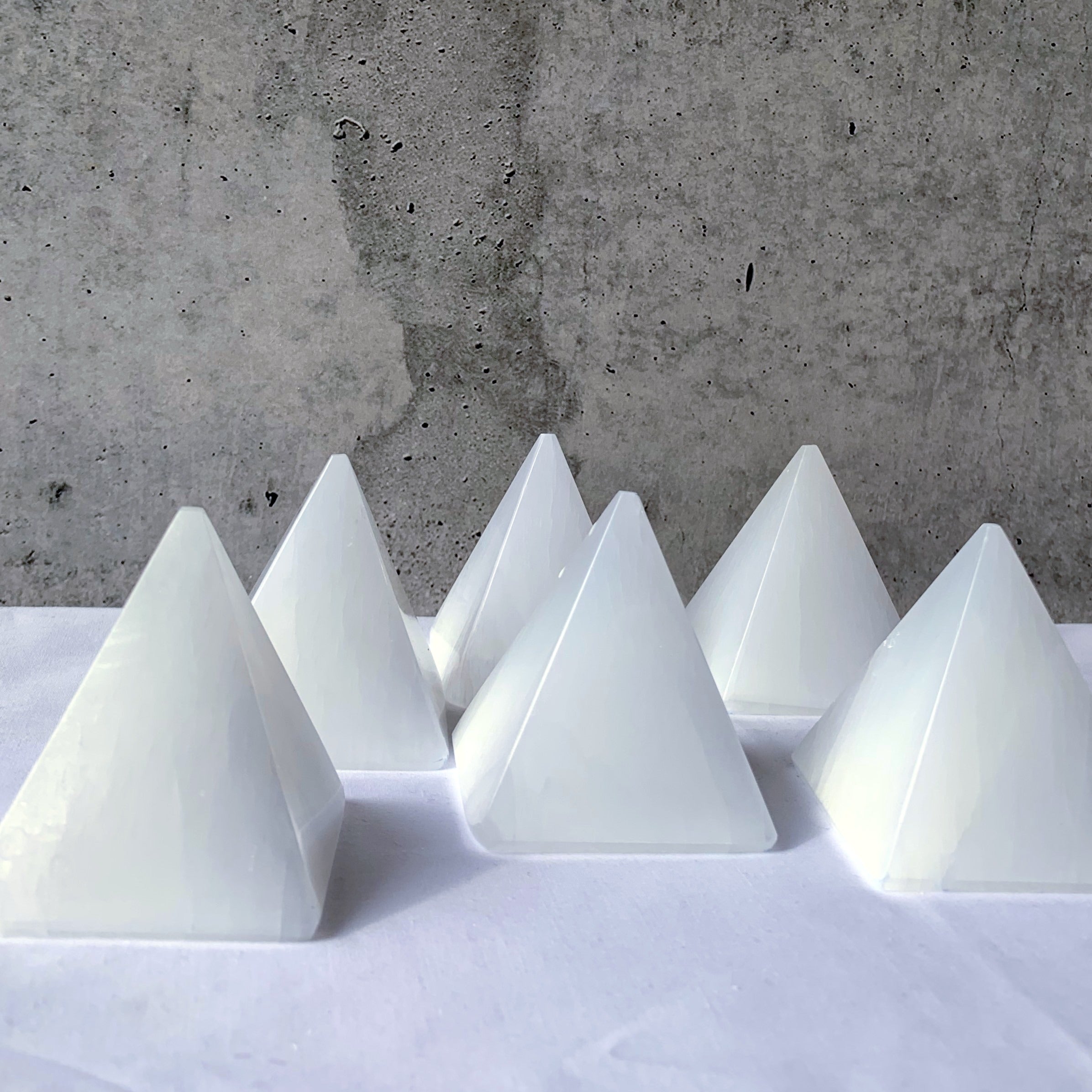 Selenite Pyramid | Medium