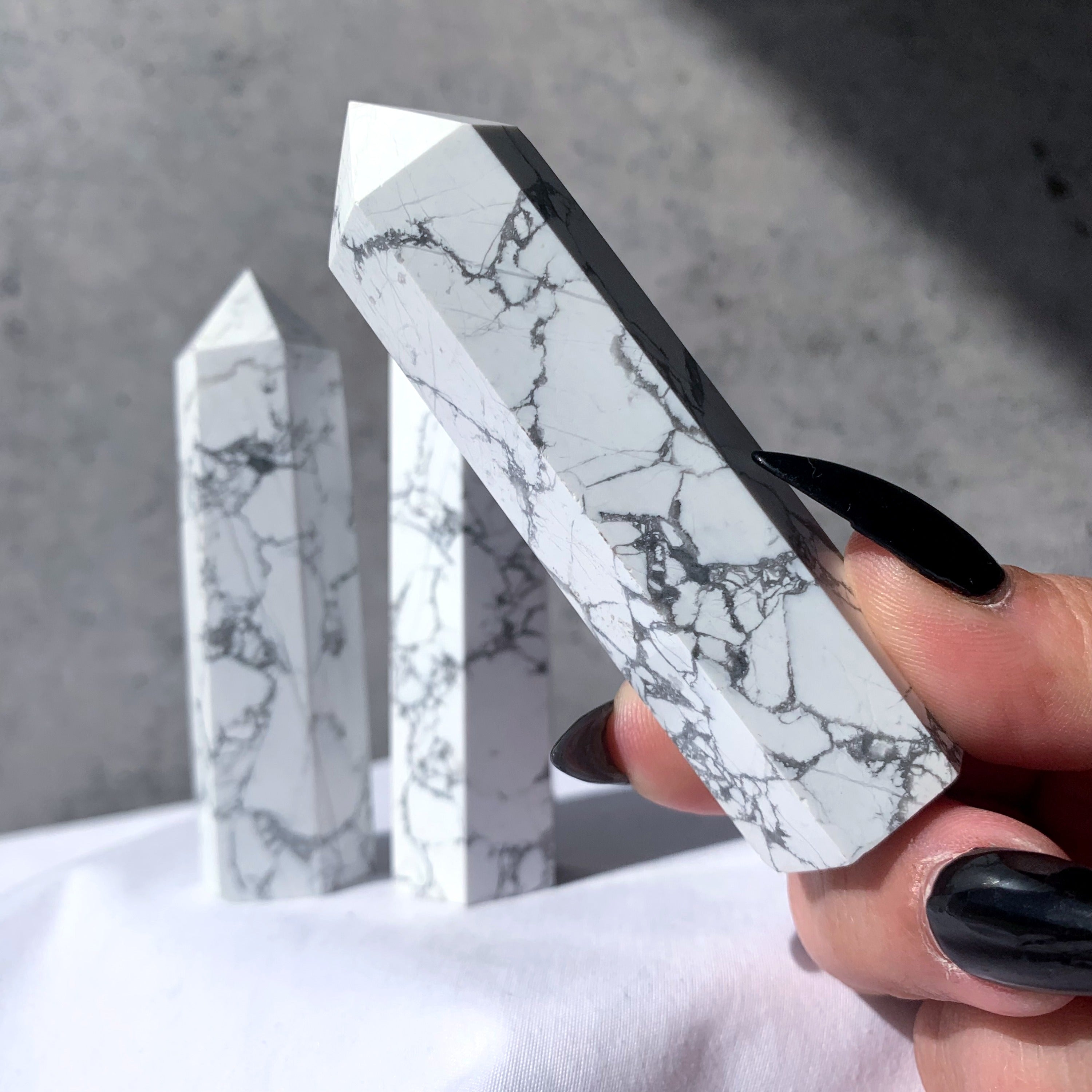 Howlite Generator Point | Large