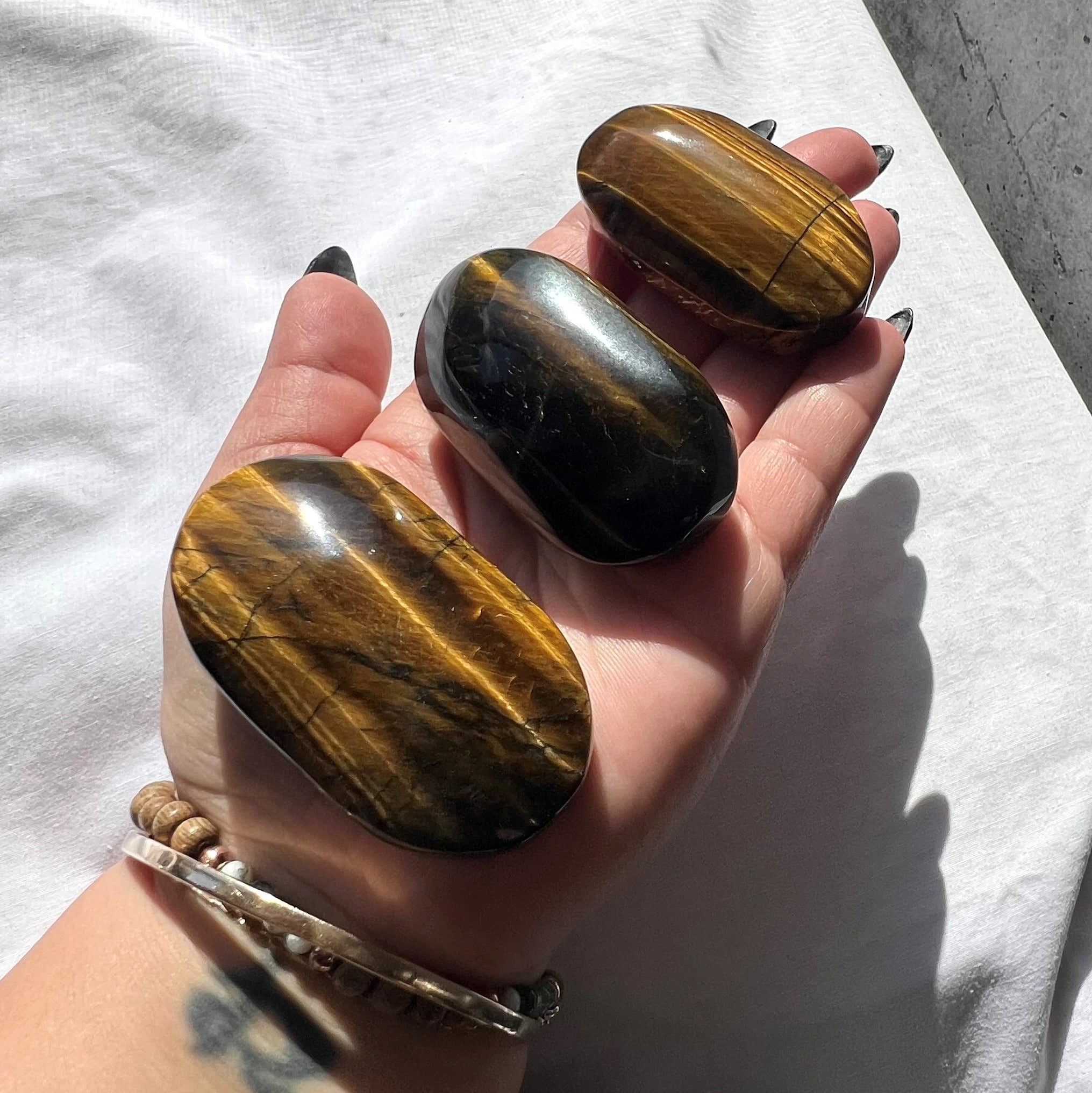 Tiger Eye Palm Stone | Medium